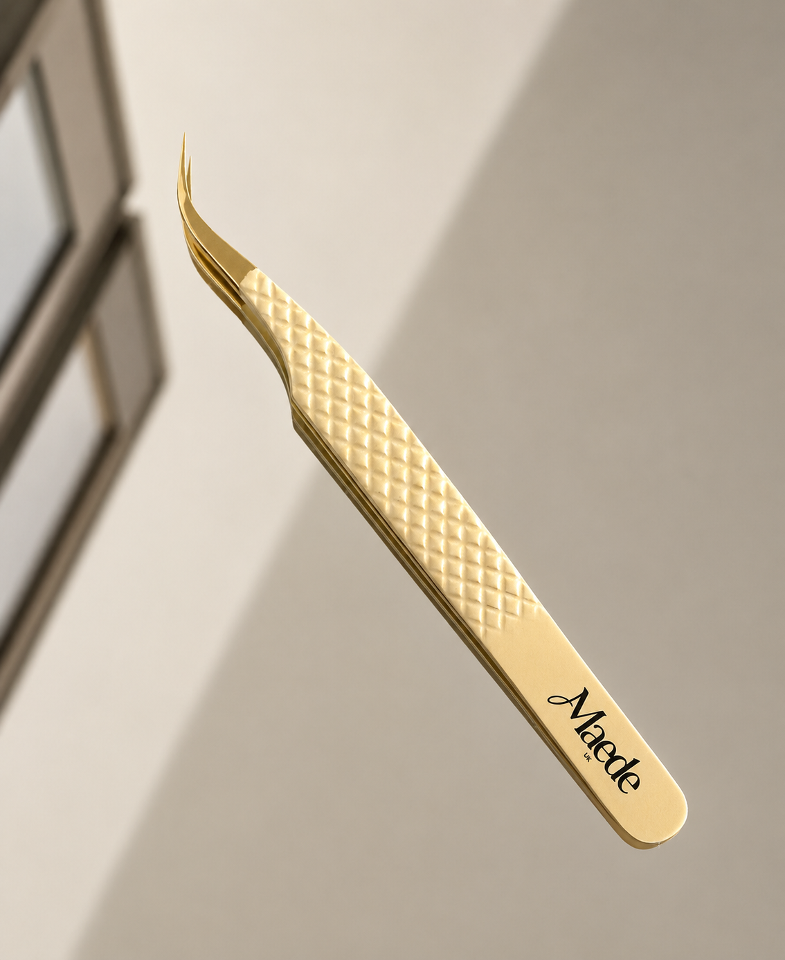 Velvet Curve Volume Tweezer